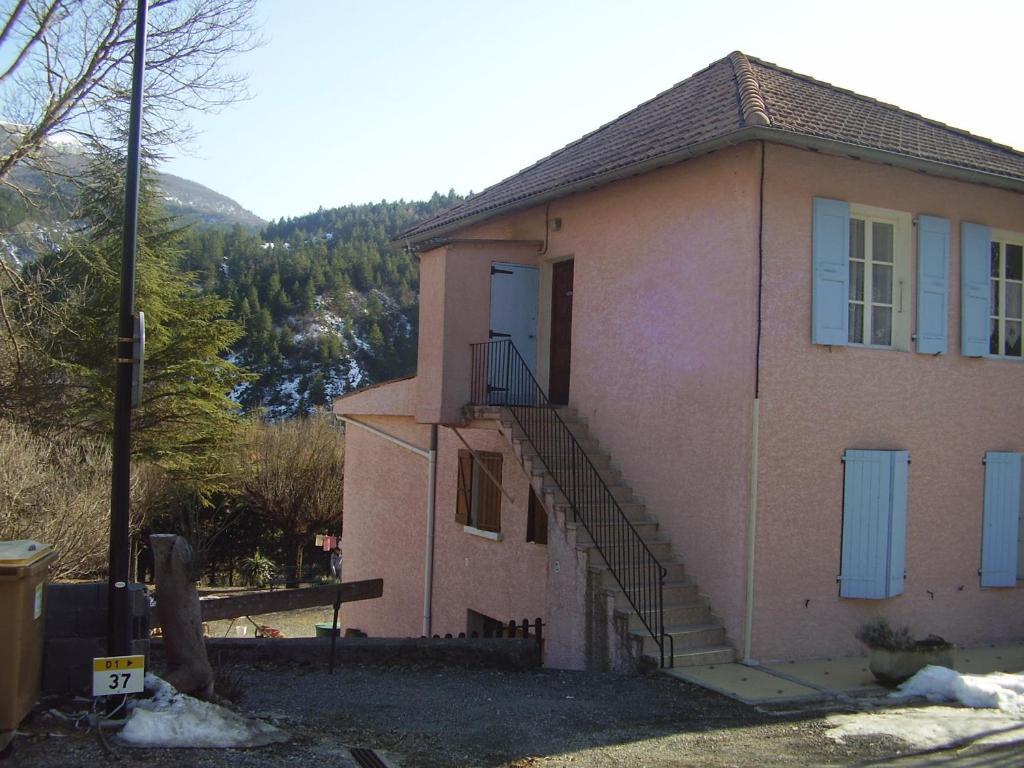 Gites Les Tilleuls Clamensane Zimmer foto