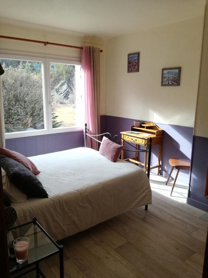 Gites Les Tilleuls Clamensane Exterior foto